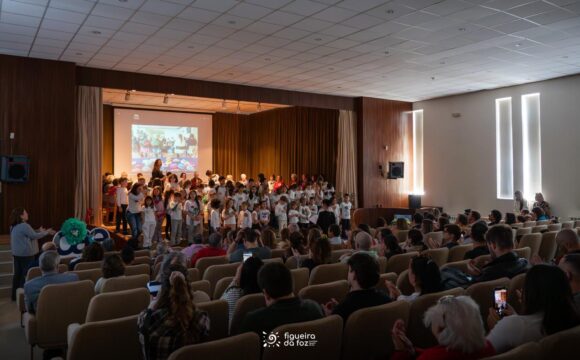 Projeto Musical “Viva quem Canta” no Auditório da Misericórdia Projeto Musical “Viva quem Canta” no Auditório da Misericórdia
